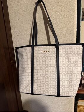 Tommy Hilfiger Cream Tote with Navy Trim and Logo